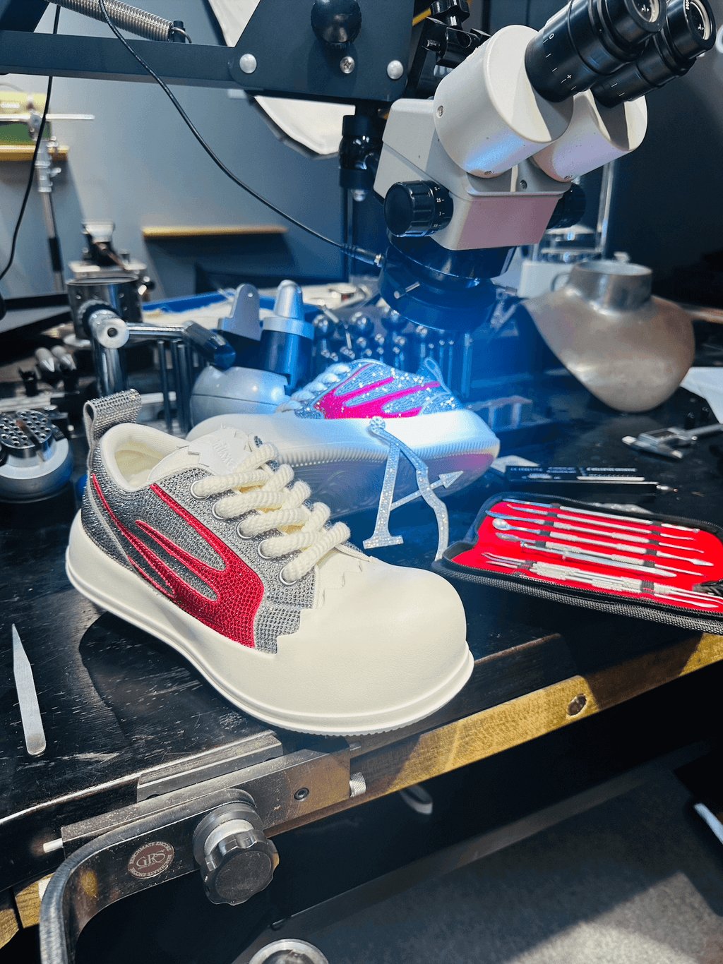 AstroPod — APORRO “Crystal Shell” Limited Edition